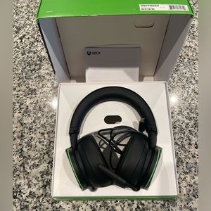 Xbox Series Bluetooth Wireless Gaming Headset . Open but Brand New